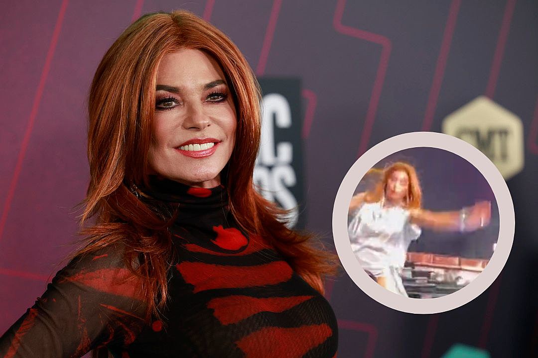 Shania Twain Takes a Tumble Onstage in Chicago