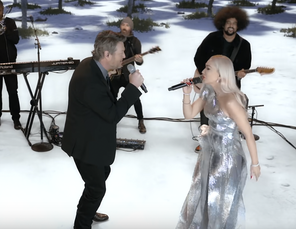 December 2017: Blake + Gwen Get in the Holiday Spirit