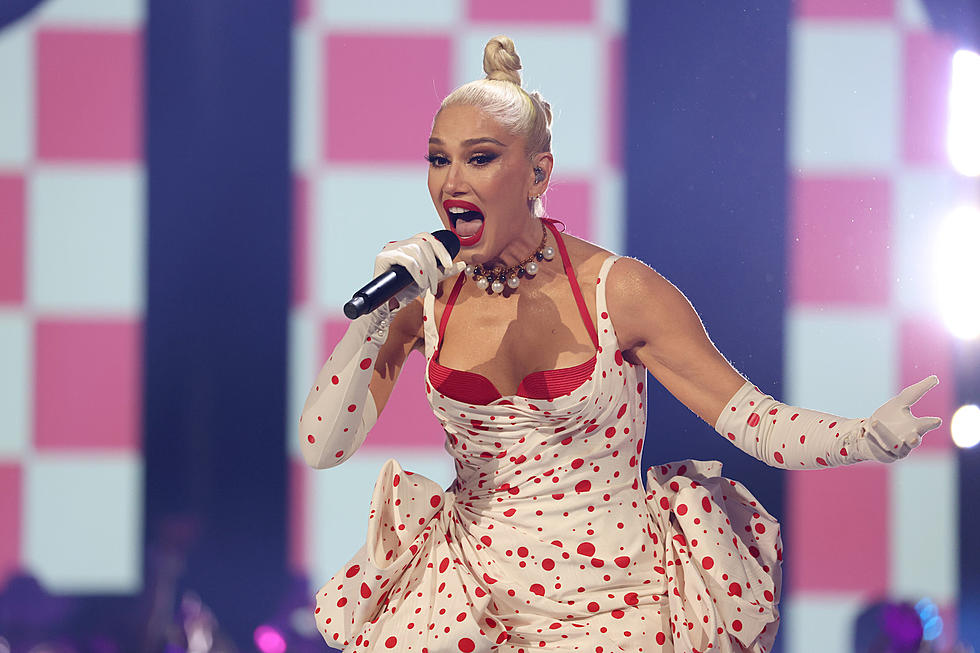 June 2023: Gwen Sings About Blake in New Song, True Babe