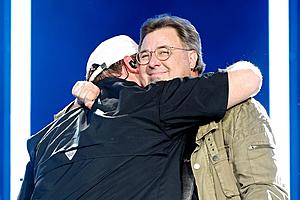 Luke Combs Reveals What Vince Gill Shared Backstage at CMA Fest...