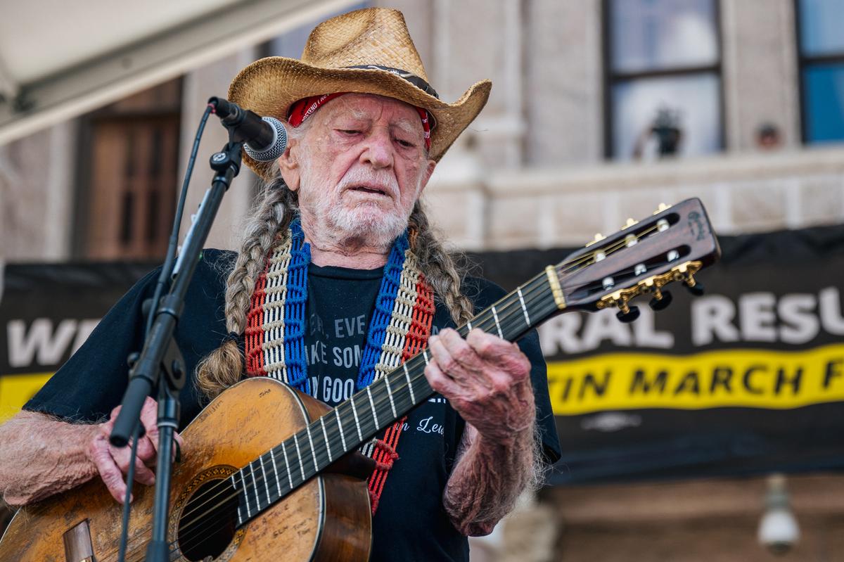 Willie Nelson Fans Worried Sick After Another Canceled Concert