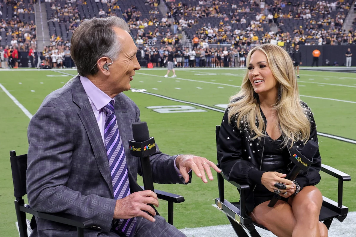 Carrie Underwood Attends Her First-Ever 'SNF' Game