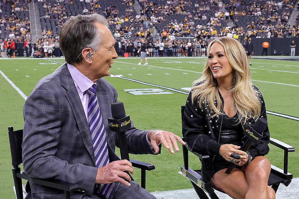 Carrie Underwood Attends Her First-Ever 'SNF' Game