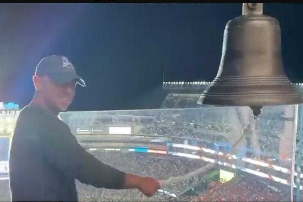 Kenny Chesney Rings the Gillette Stadium Bell to Kick Off Patriots-Dolphins Game [Watch]
