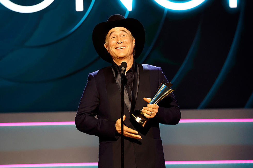 Clint Black Offers Up Hilarious Acceptance Speech at ACM Honors