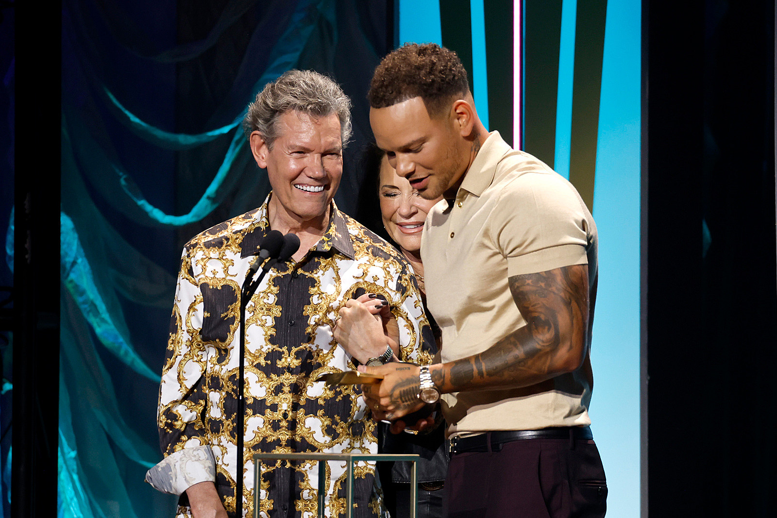 Randy Travis Surprises Kane Brown at 2023 ACM Honors