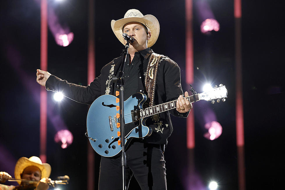 Jon Pardi Will Ring in His Christmas Album With a Festive NYC Show