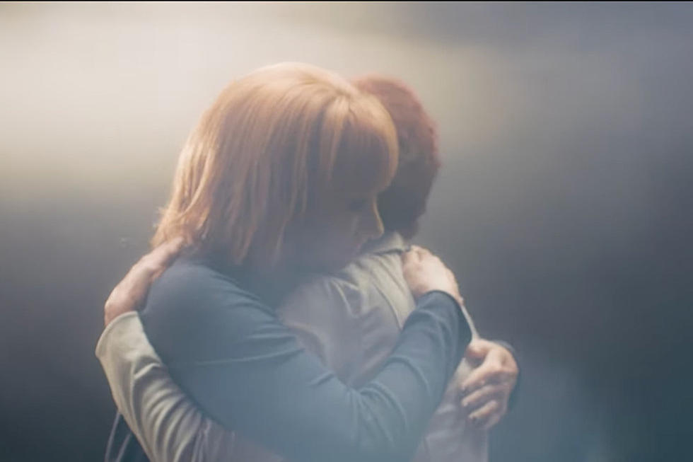 Reba McEntire’s ‘Seven Minutes in Heaven’ Video Has a Bittersweet Star Cameo [Watch]