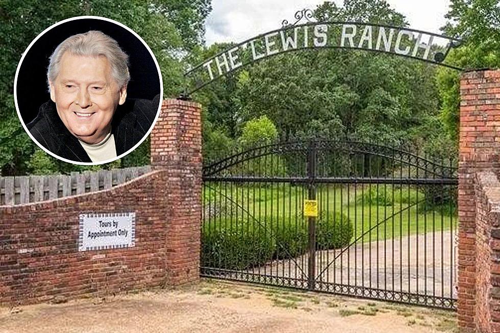 Jerry Lee Lewis’ 30-Acre Rural Estate for Sale for $1.6 Million — See Inside! [Pictures]