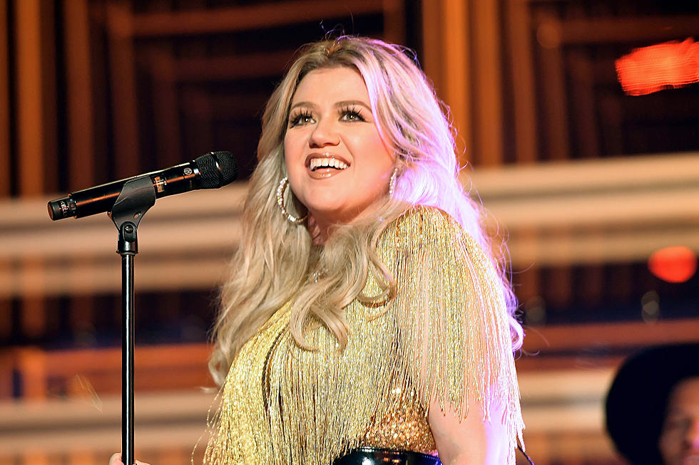 Kelly Clarkson to Host 2023 'Christmas in Rockefeller Center'