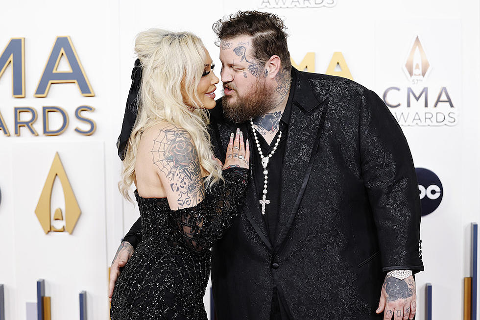 Jelly Roll + Bunnie Xo Arrive Matchy-Matchy on 2023 CMA Awards Carpet [Pictures]