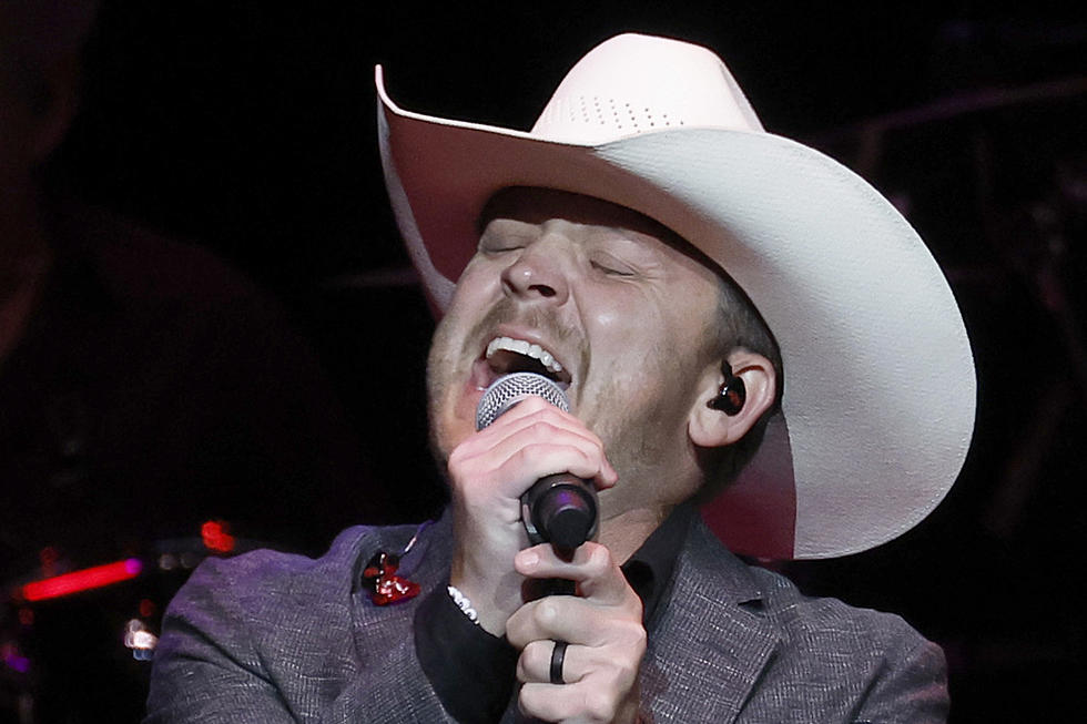 Justin Moore’s ‘This Is My Dirt’ Reflects Singer’s Small-Town Values [Listen]