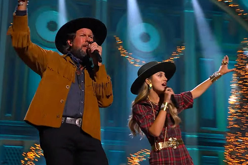 Zach Williams + Lainey Wilson Rock Up a Classic on 2023 ‘CMA Country Christmas’ [Watch]
