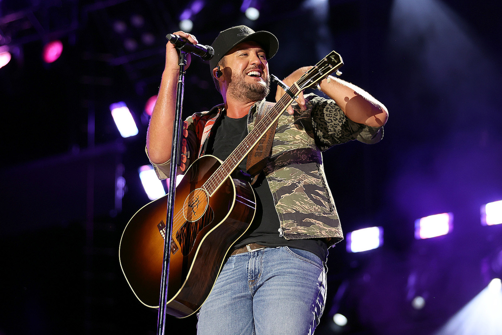 Luke Bryan Is ‘Carving Out’ Time for New Music and a Tour in 2024 DRGNews