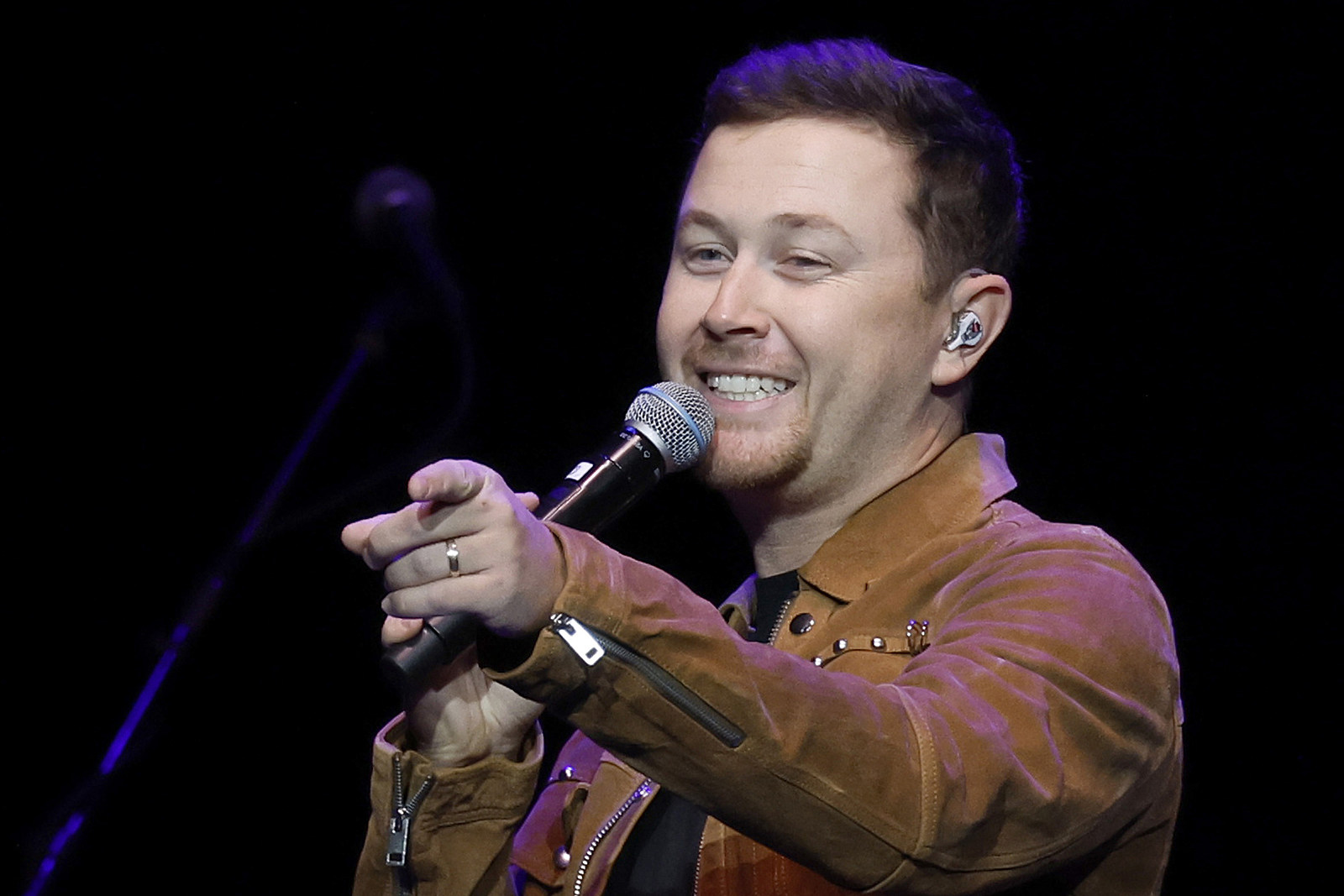 Scotty McCreery, ‘Can’t Pass the Bar’ Lyrics Describe a Country
Boy’s Friday Night 