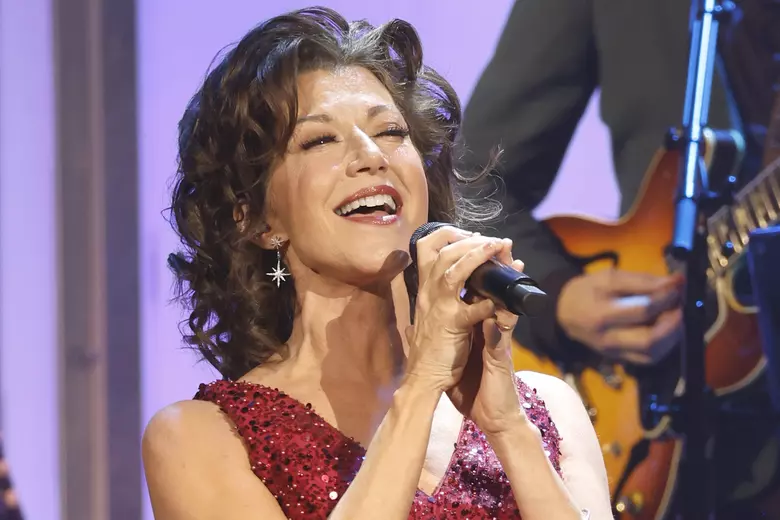 Amy Grant Reveals Surgery to Remove Cyst in 'Hypergrowth'