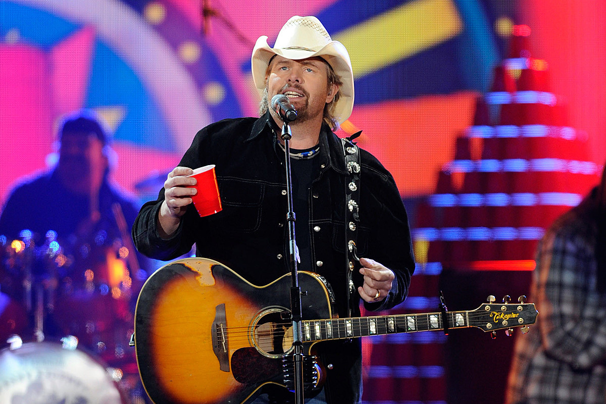 University of Oklahoma Honors Toby Keith With Red Solo Cups