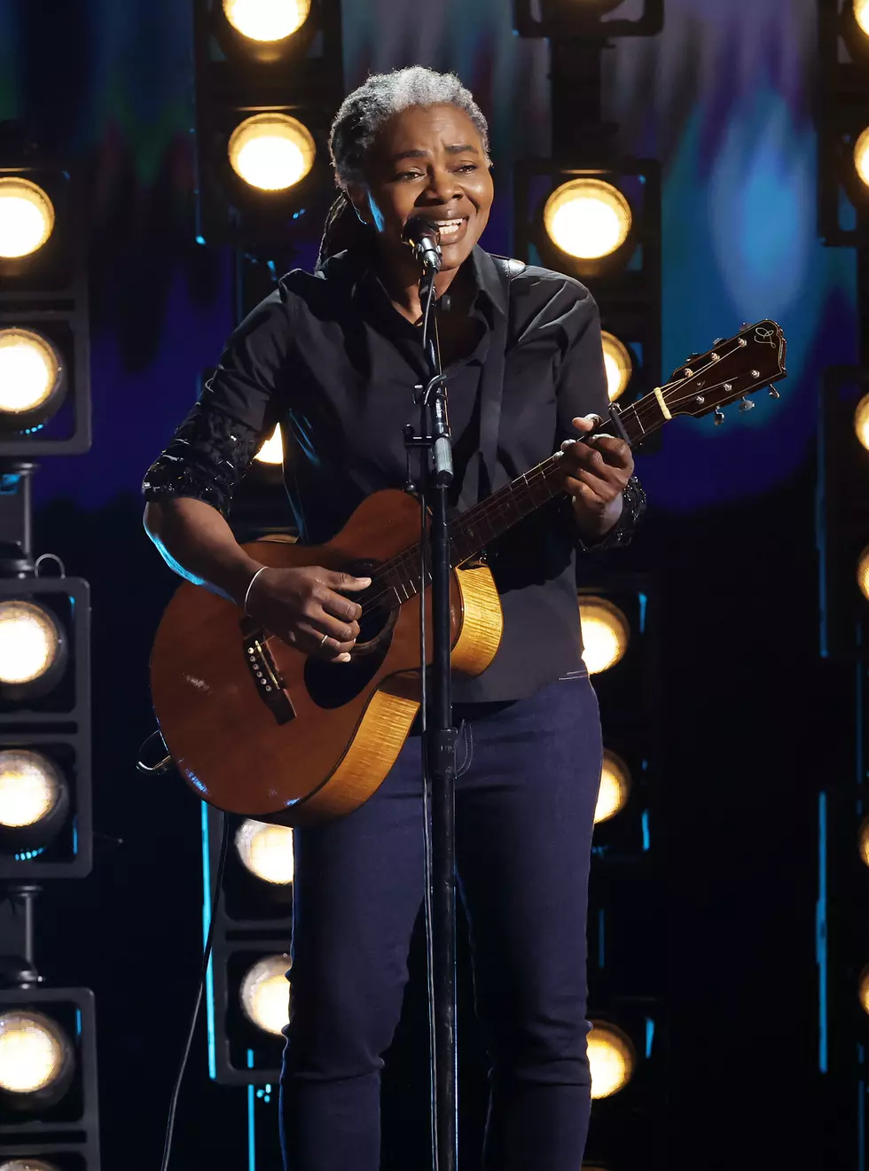 Tracy Chapman Sings Fast Car at the 2024 Grammys
