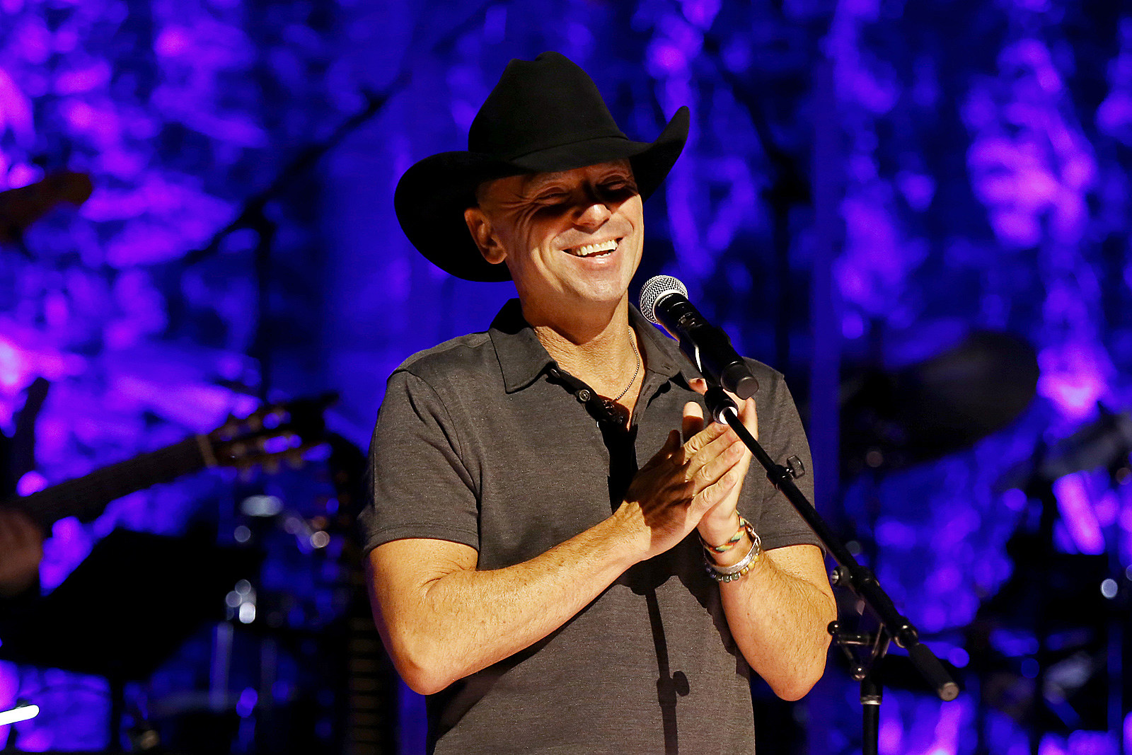 Kenny Chesney Grapples With a Breakup in ‘Thinkin’ Bout'