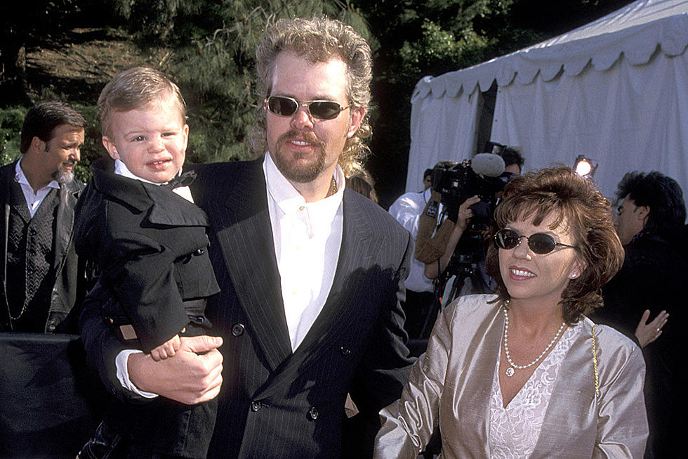 Toby Keith with son Stelen and wife Tricia