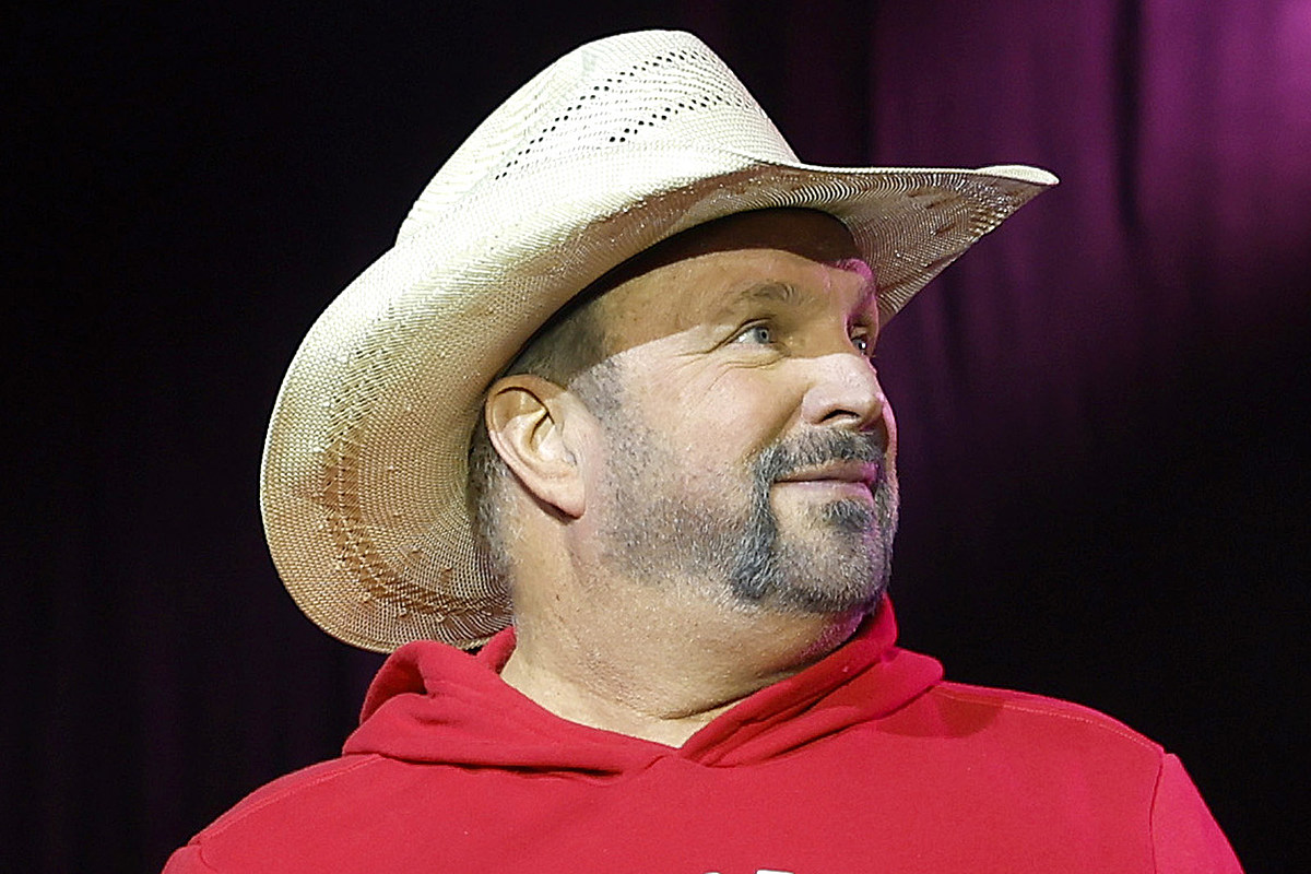 Garth Brooks’ Nashville Bar Friends in Low Places, EYNTK