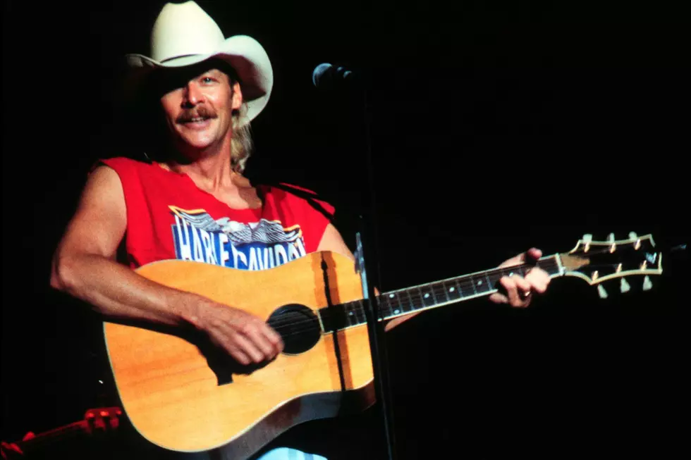 PICS: 26 Photos of the Legendary Alan Jackson When He Was Young