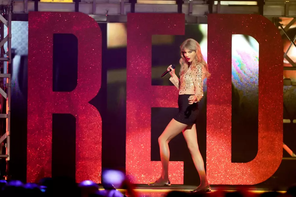 Taylor Swift Performs in 2012