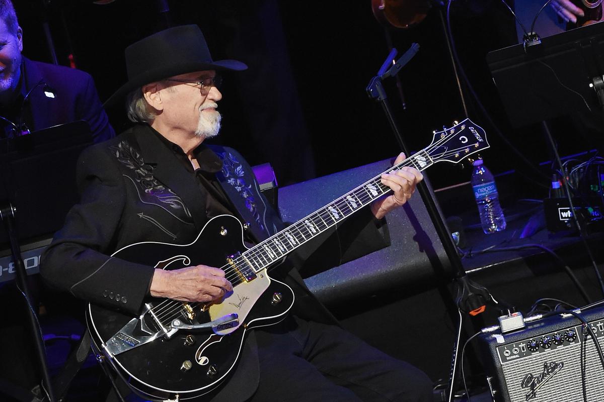 Pioneering Guitarist Duane Eddy Dead at 86