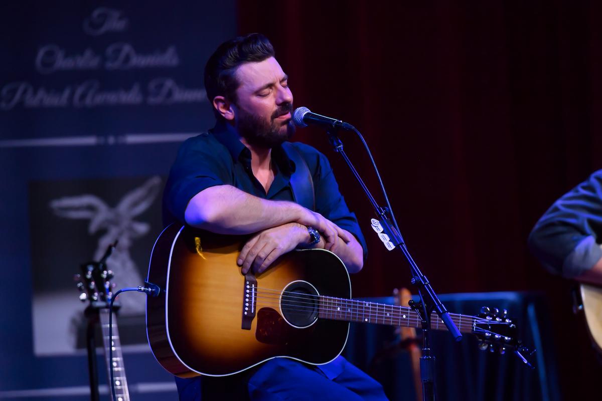 Chris Young’s Dad Suffers a Heart Attack