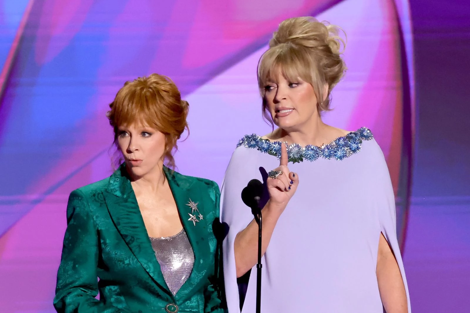 Reba McEntire + Melissa Peterman Were BFF Goals at the Emmys