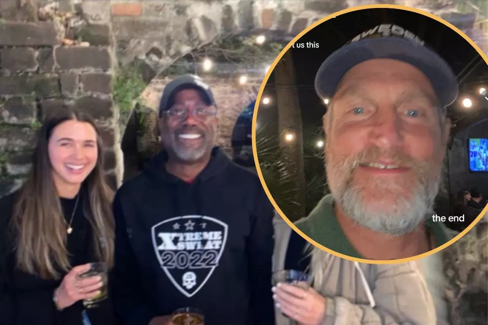 Darius Rucker Fan Asks for Photo, Doesn’t Realize a Movie Star Is Taking It