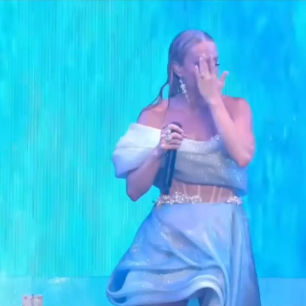 Carrie Underwood crying