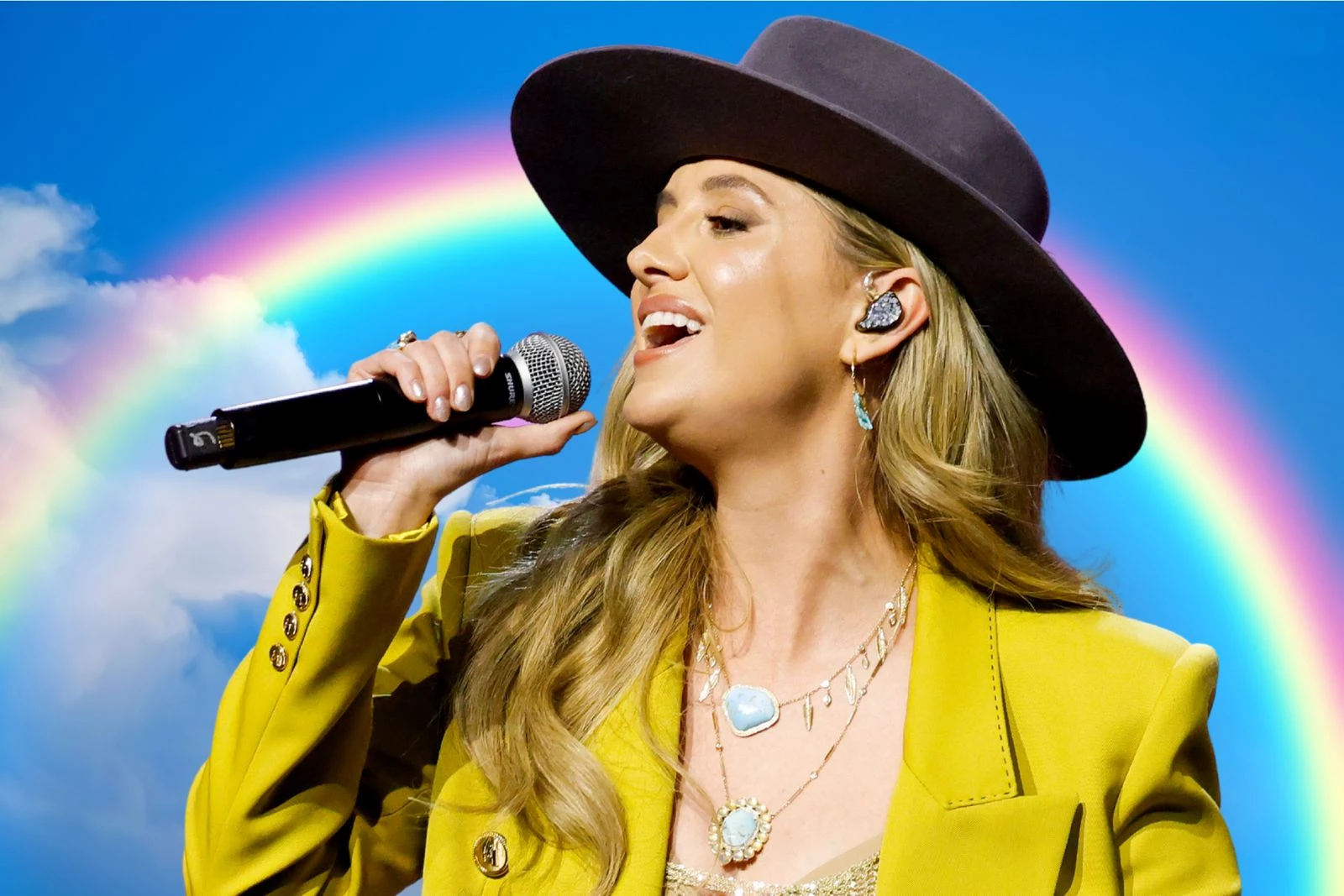 Here Are the Lyrics to Lainey Wilson’s ‘Somewhere Over Laredo’