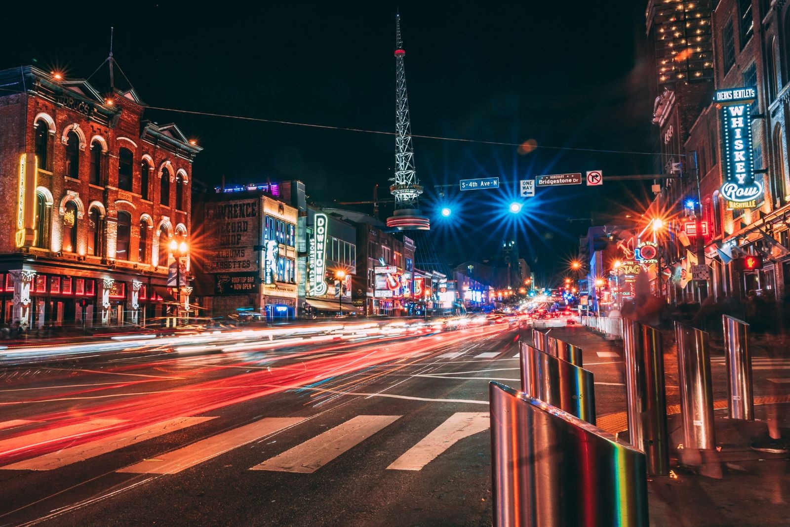 19 Best Non-Celebrity Bars in Nashville, Ranked