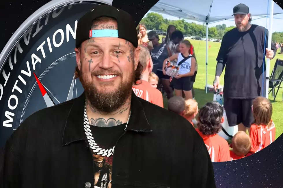 Seeing Jelly Roll Give His Son’s Team a Pep Talk Will Brighten Your Day [Watch]