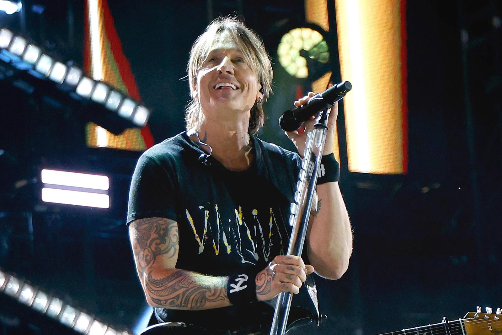 Keith Urban Tells Nashville Crowd to 'Stop Reading Into' Rumors