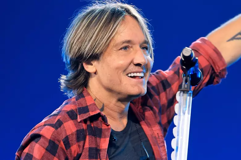 Watch Keith Urban Add a New Lyric to 'You'll Think of Me'