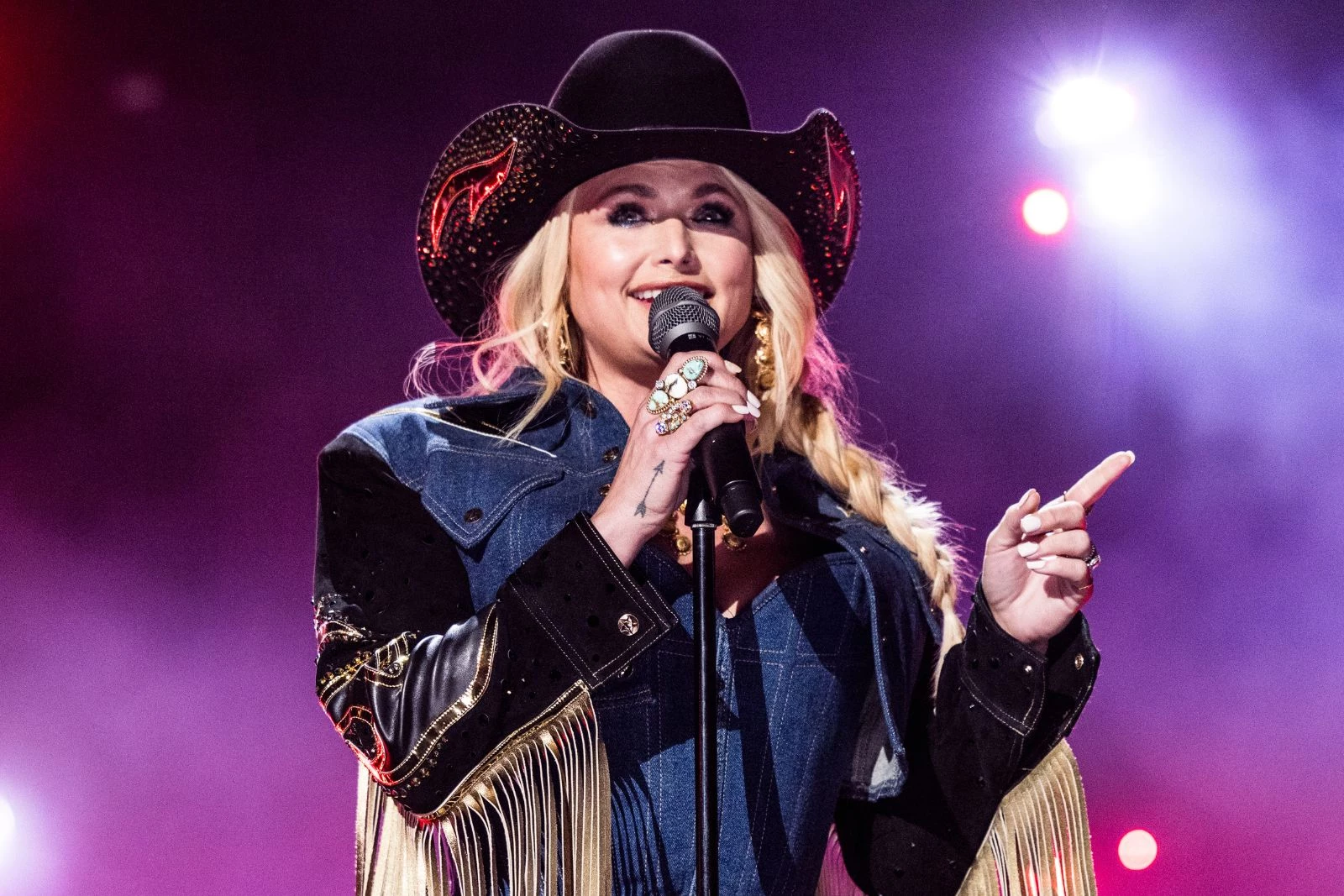 Miranda Lambert Reveals the Two Things She Needs Backstage