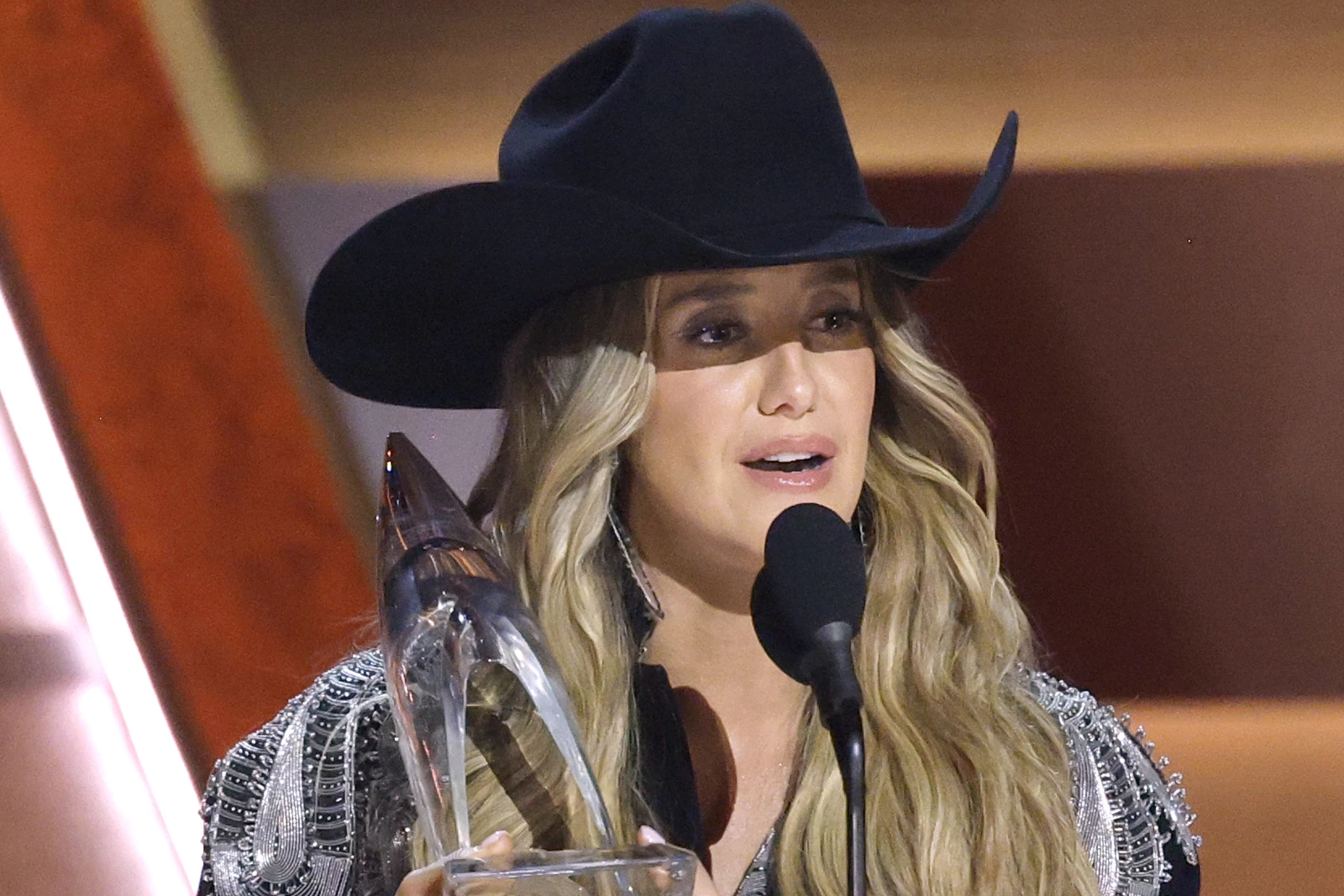 Lainey Wilson Named Entertainer of the Year at 2025 CMA Awards