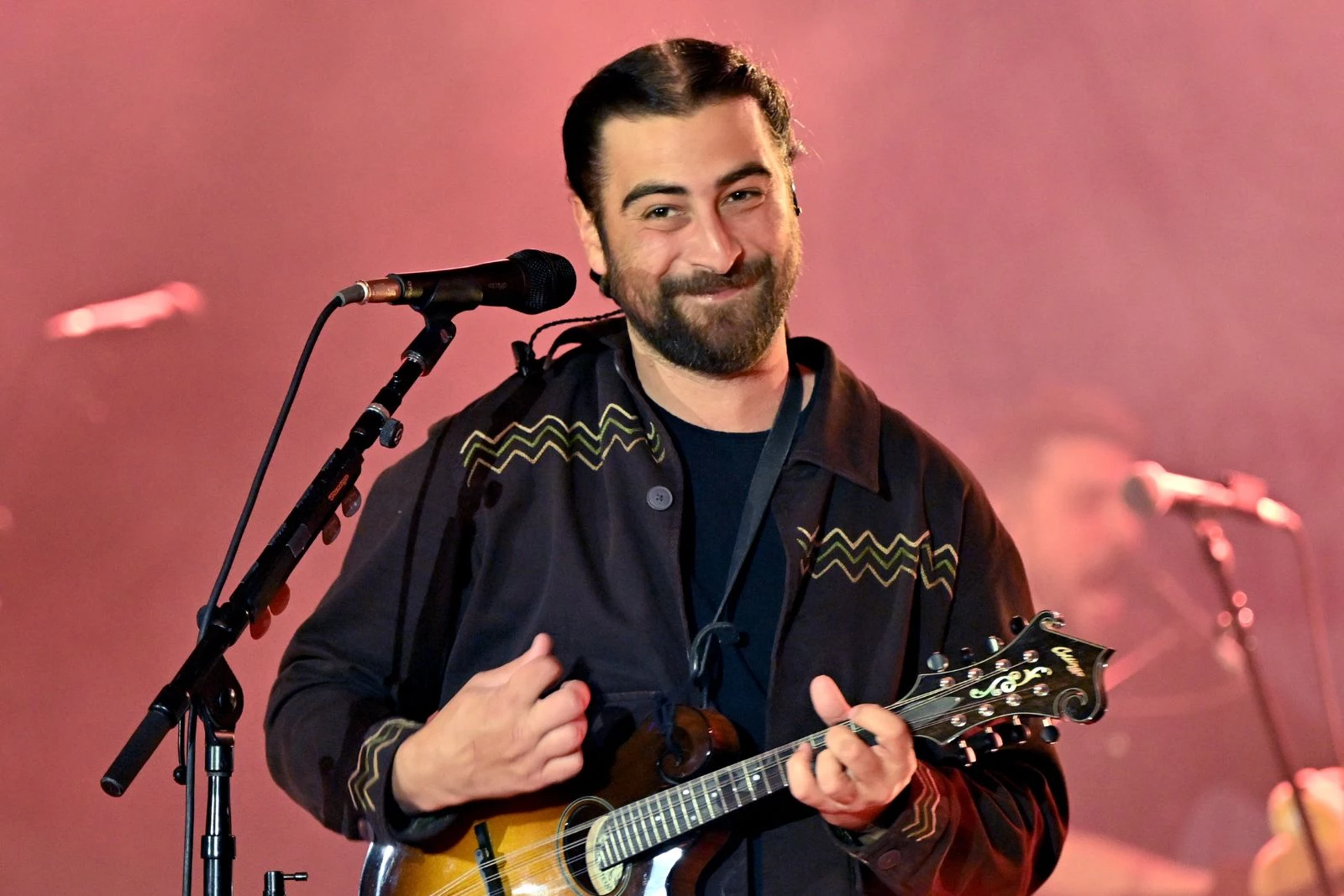 Noah Kahan Embraces the 'Snooze Fest' Label With a Smile