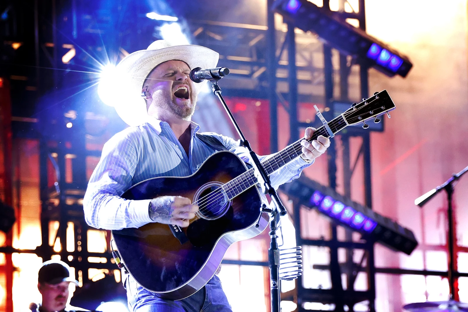 [EXCLUSIVE] What Cody Johnson Humbly Tells Kids Who Idolize Him