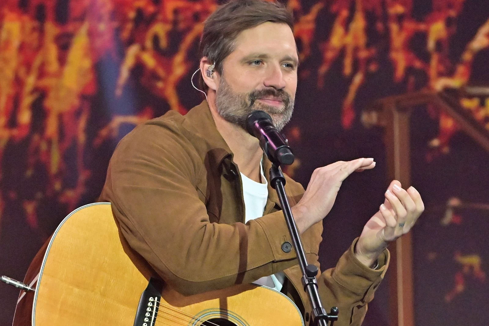 Walker Hayes Sings About Daughter’s Death, Tough Holiday Emotions