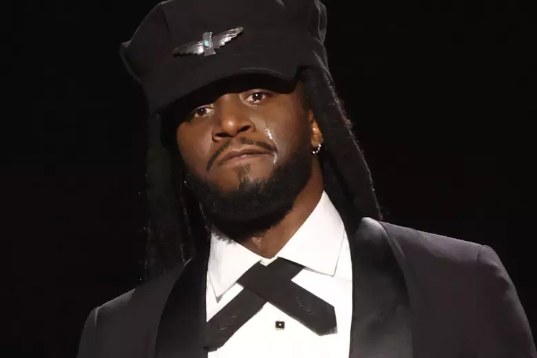 Shaboozey Dedicates His First Grammy to Immigrants Like His Mom