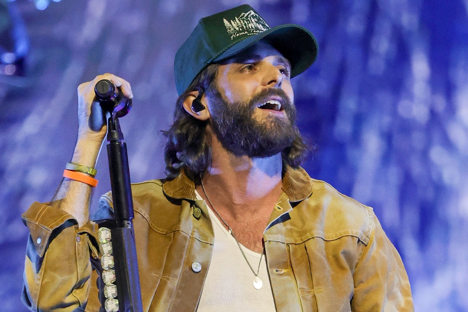 Thomas Rhett Struggles With Hearing Loss, Wears Hearing Aids