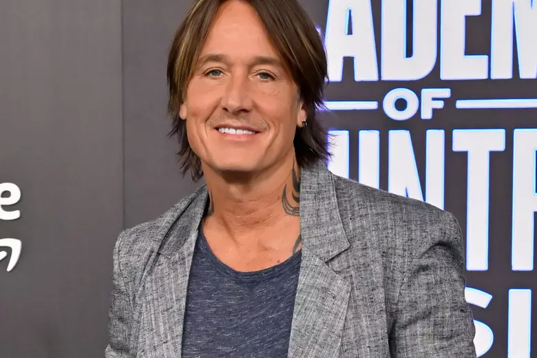 Keith Urban Strolls the Red Carpet at the 2026 ACMs