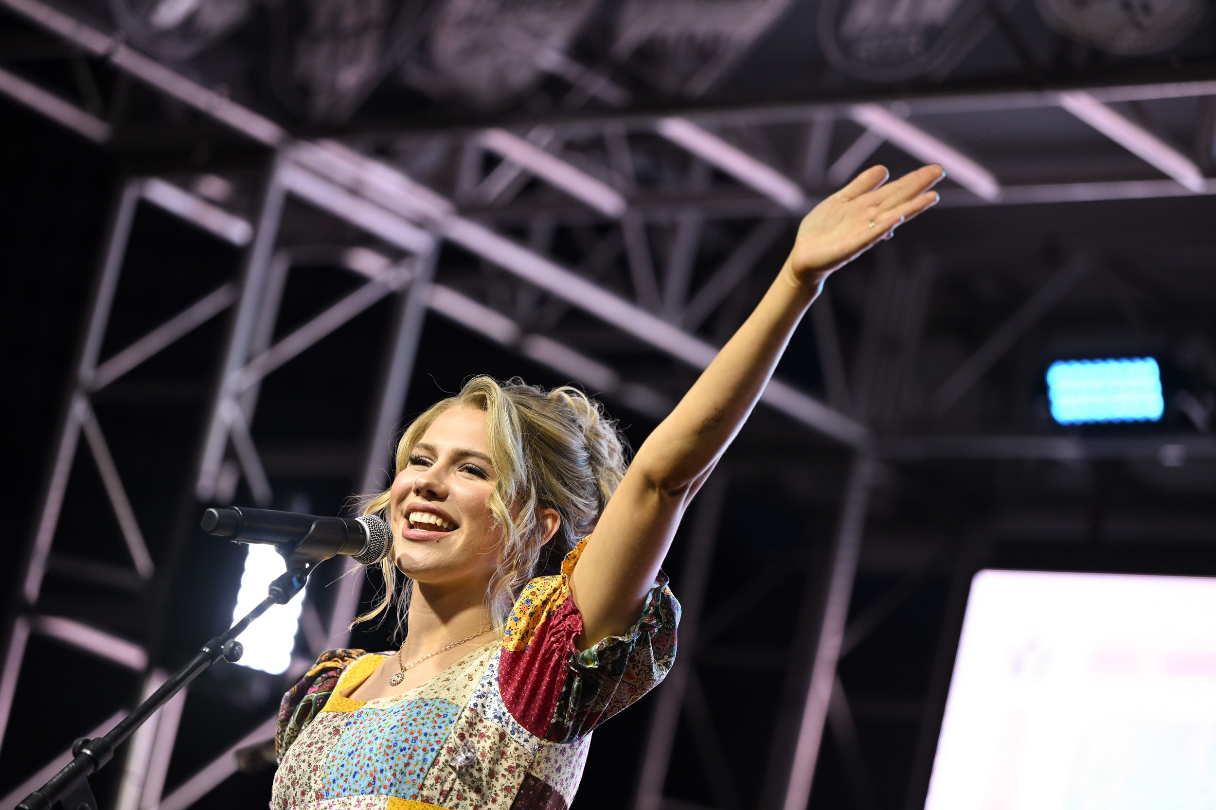 Hannah Harper Buys Tour Bus Ahead of 'String Cheese' Tour: PIC
