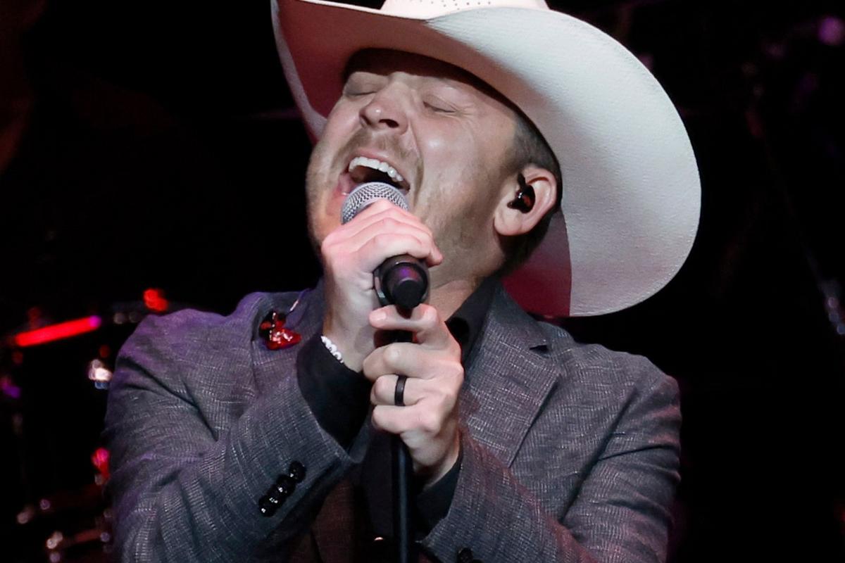 Justin Moore Reveals He's Sober After Tour Break