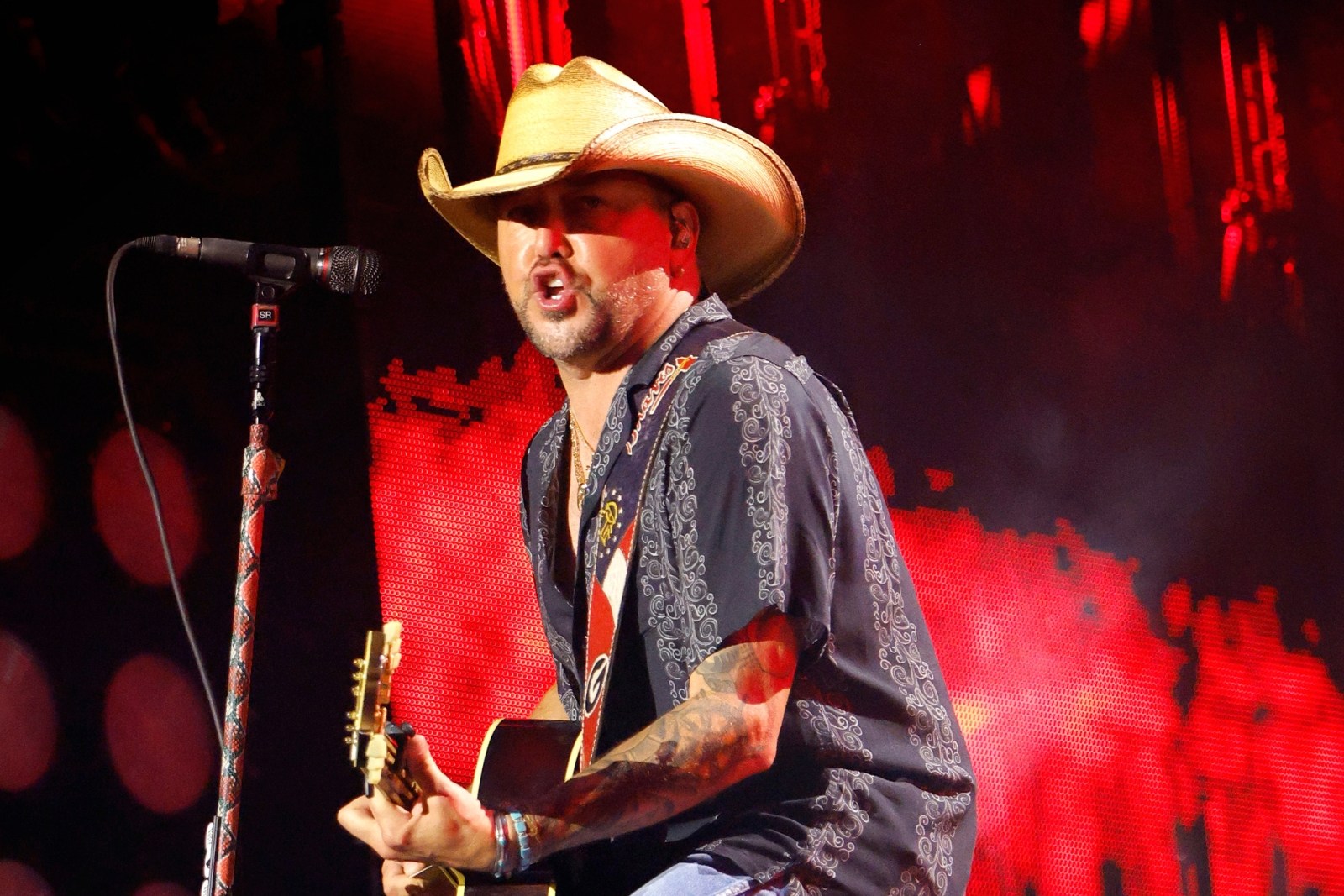 <a href="https://tasteofcountry.com/jason-aldean-songs-about-us-tour-setlist/" target="_blank">Jason Aldean’s Opening Night ‘Songs About Us’ Setlist Was Epic</a>