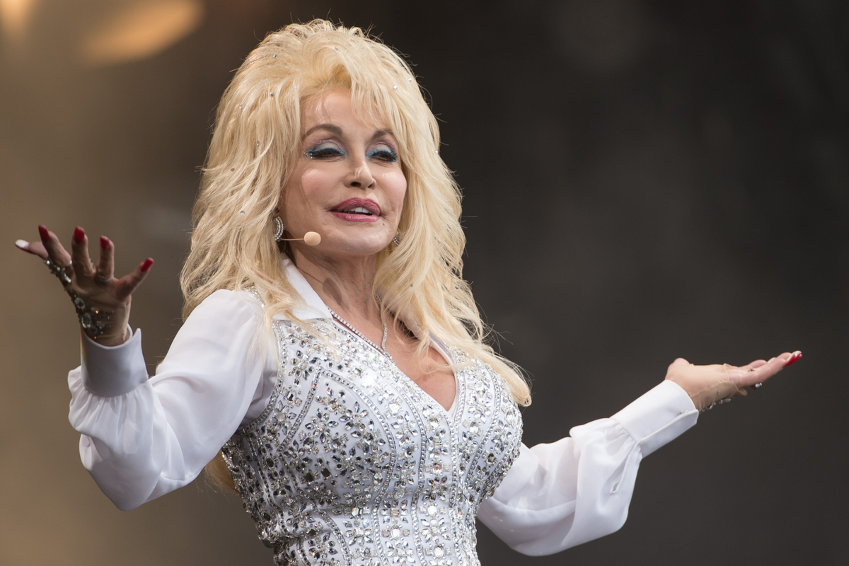 Country Music Pays Tribute to Late Dolly Parton