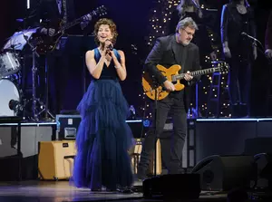 Amy Grant Couldn’t Look Past Vince Gill’s Kindness – And Fell in Love